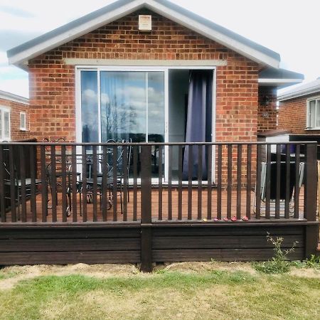 Leysdown-On-Sea Saddlebrook Holiday Park 3 Bedroom Brick Built Chalet Bungalow Buitenkant foto